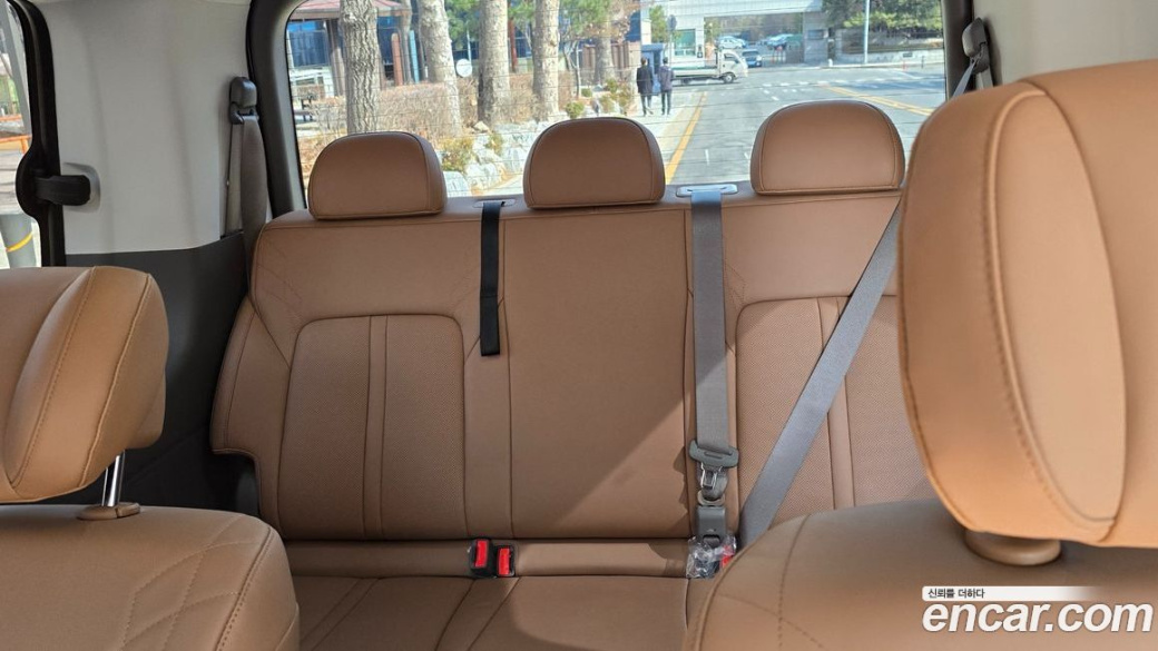 Hyundai Staria 4WD Lounge 7-Seater, 2025