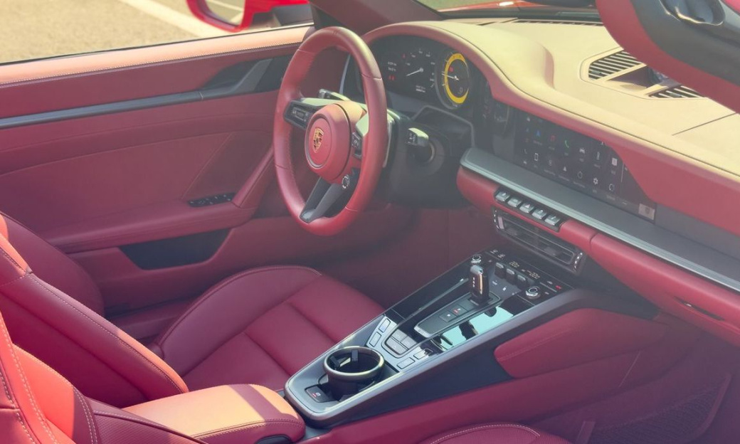 Porsche 911 Carrera Cabriolet, 2023
