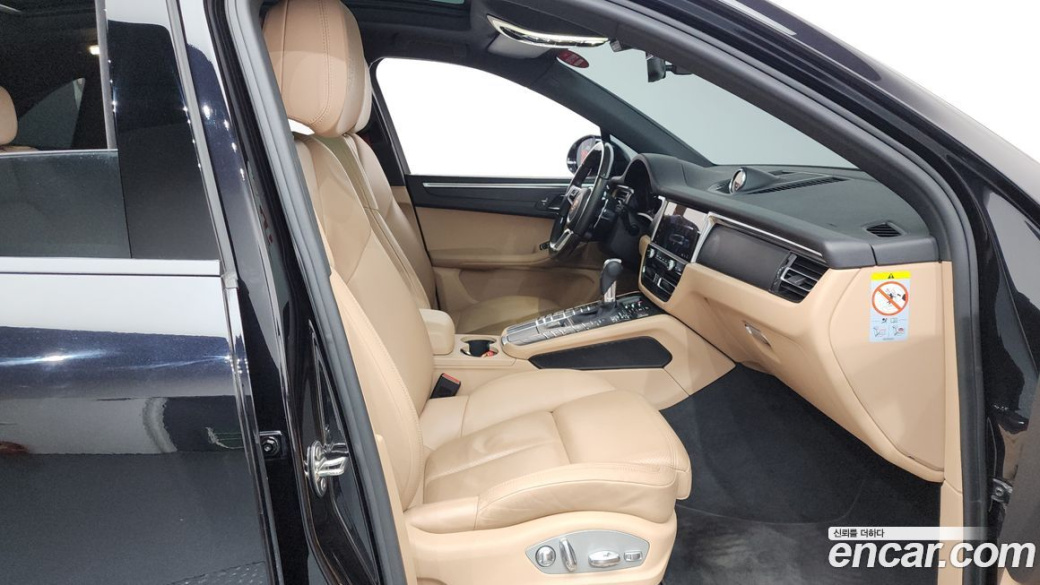 Porsche Macan 2.0, 2021