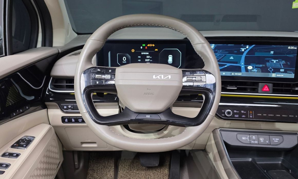 Kia Carnival 9-Seater Signature, 2025