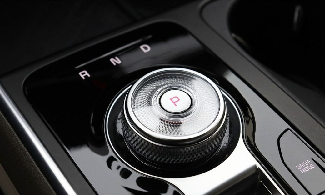 Kia Carnival 9-Seater Signature, 2024