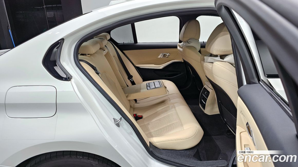 BMW 3-Series 320i M Sport, 2023