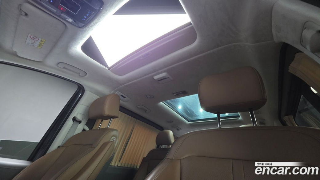 Hyundai Staria Lounge 9-Seater, 2023