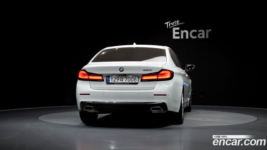 BMW 5-Series 520i Luxury, 2023