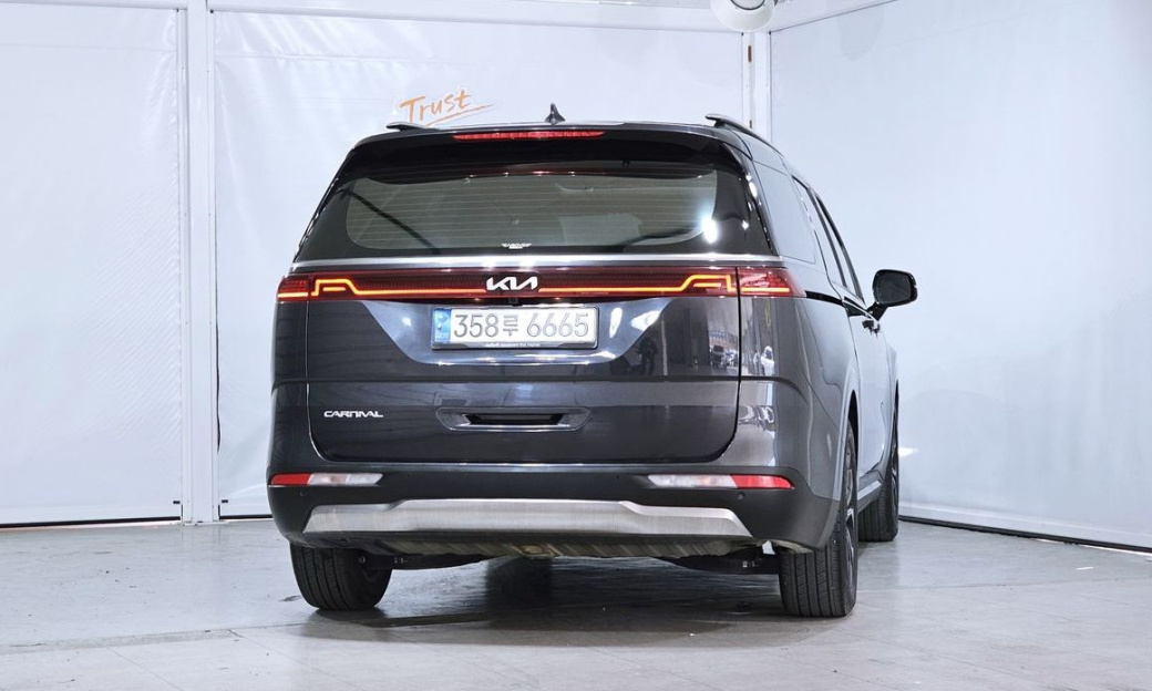 Kia Carnival 7-Seater Outdoor, 2023