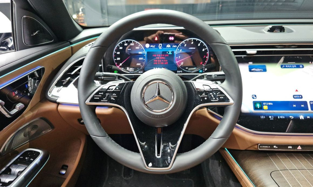 Mercedes-Benz E-Class E450 4MATIC Exclusive, 2024