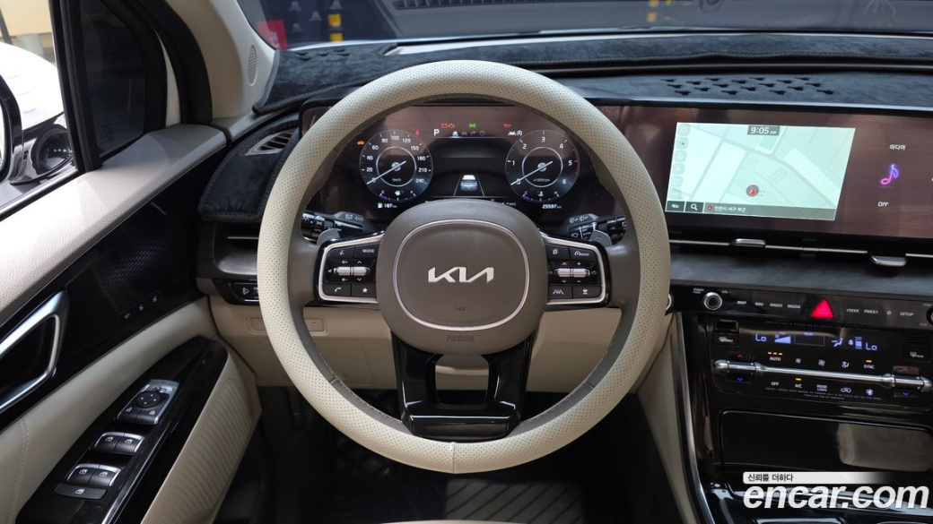 Kia Carnival 7-Seater Signature, 2023