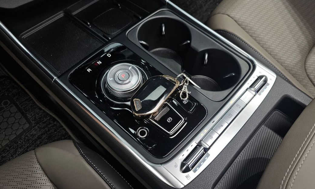Kia Carnival 7-Seater Gravity, 2025