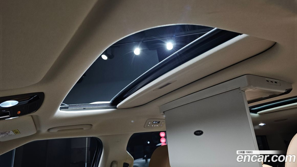 Kia Carnival 9-Seater Signature, 2023