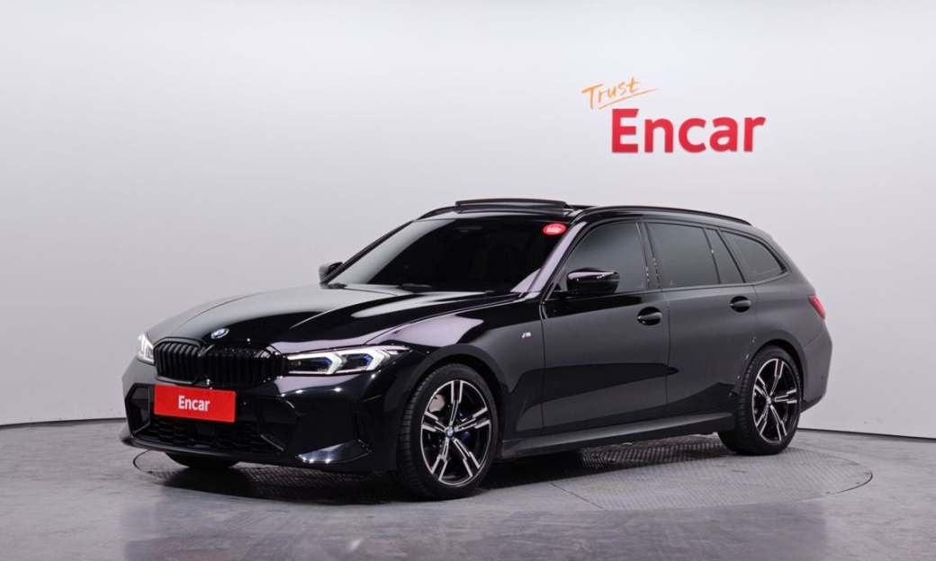 BMW 3-Series 320i Touring M Sports, 2024
