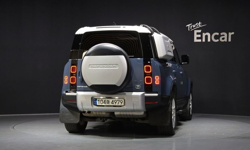 Land Rover Defender 110 D250 SE, 2022