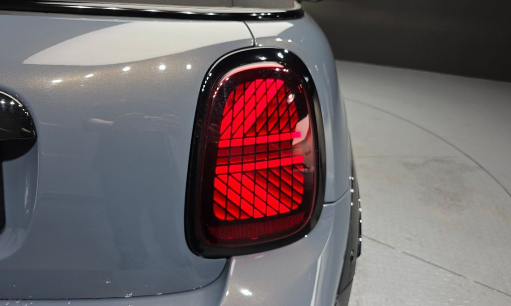 Mini Cooper Convertible JCW, 2025