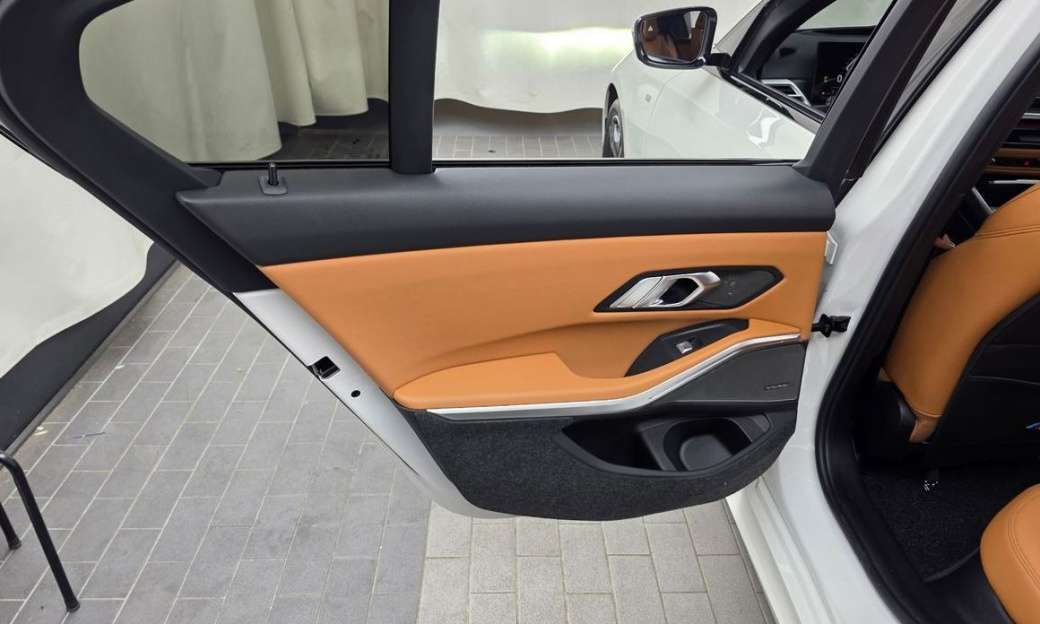 BMW 3-Series 320i M Sport, 2025