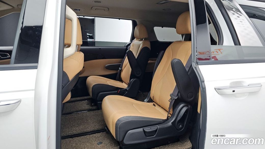 Kia Carnival 7-Seater Outdoor, 2023