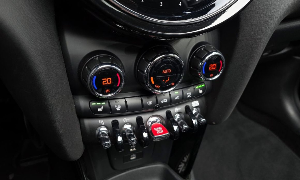 Mini Cooper Convertible JCW, 2024