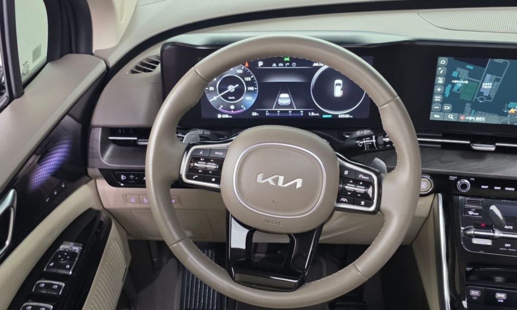 Kia Carnival 11-Seater Signature, 2023