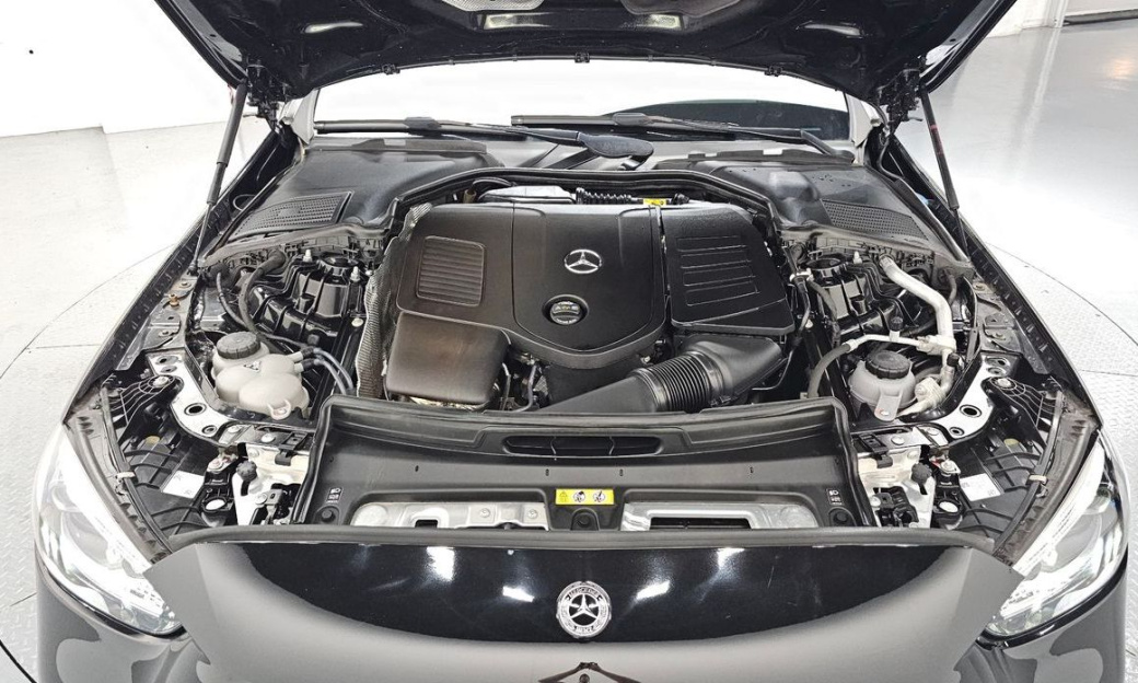 Mercedes-Benz C-Class C300 4MATIC AMG Line, 2024