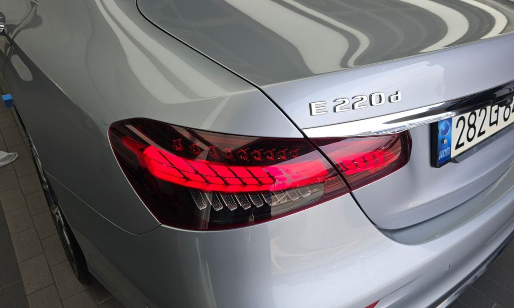 Mercedes-Benz E-Class E220d 4MATIC AMG Line, 2022