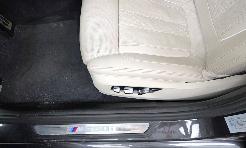 BMW 5-Series M550i xDrive, 2022