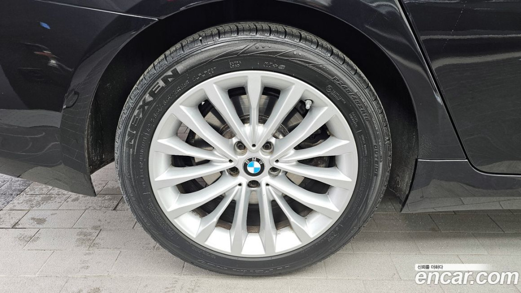 BMW 5-Series 520i Luxury, 2022