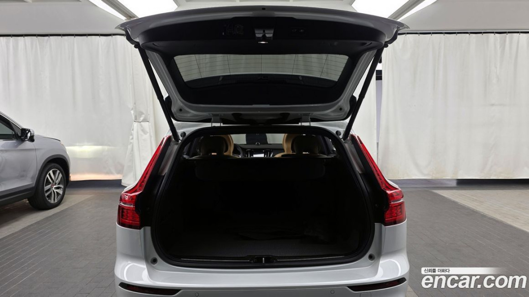 Volvo V60 B5 Pro AWD, 2022