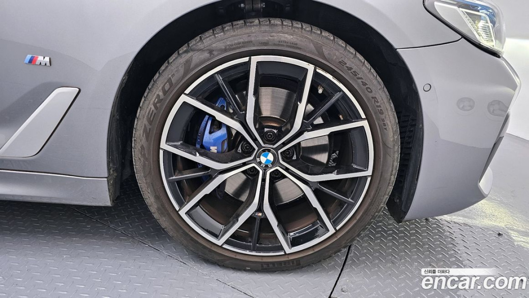 BMW 5-Series 530i xDrive M Sport Package, 2023