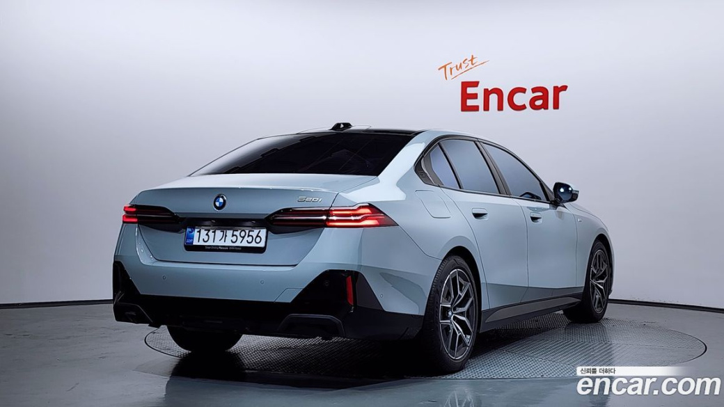 BMW 5-Series 520i M Sport, 2025