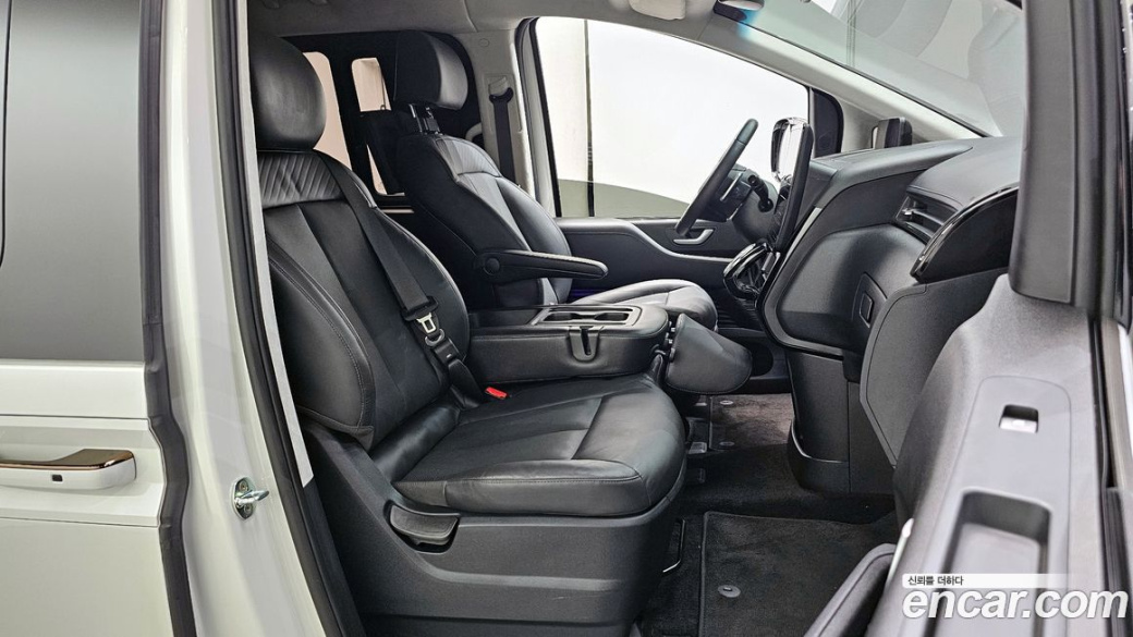 Hyundai Staria 4WD Camper, 2023