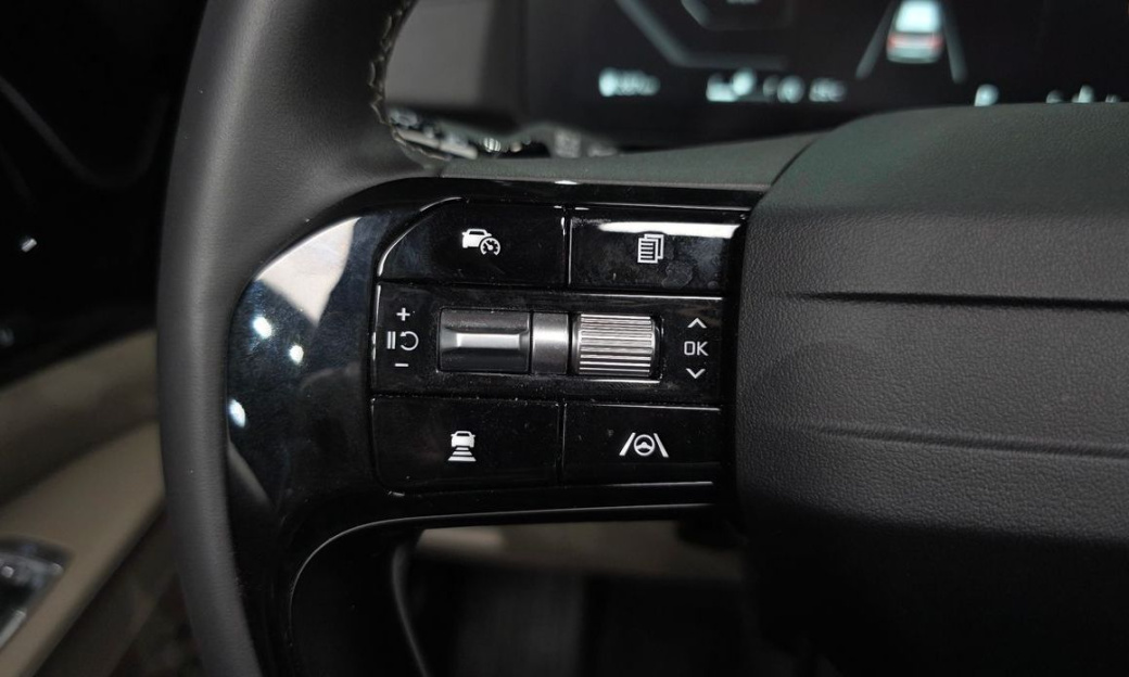 Kia Carnival 9-Seater Signature, 2025
