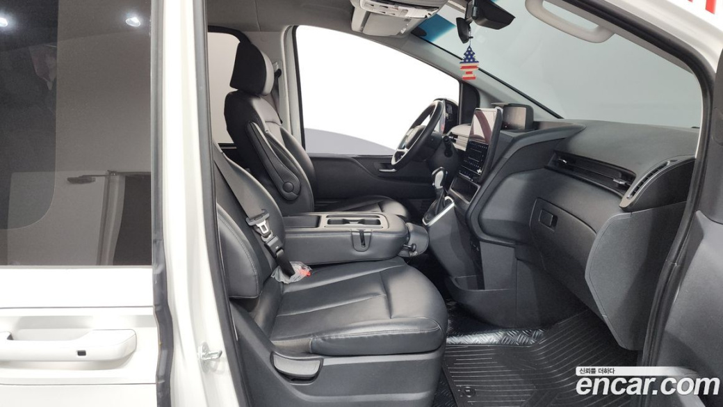 Hyundai Staria Tourer 11-Seater, 2024