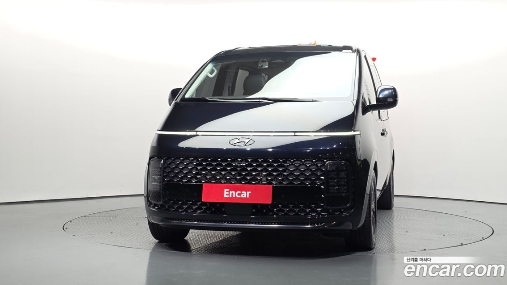 Hyundai Staria 4WD Lounge 7-Seater, 2022