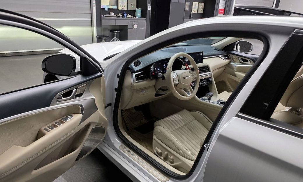 Genesis G70 Gasoline 2.5T 4WD, 2025