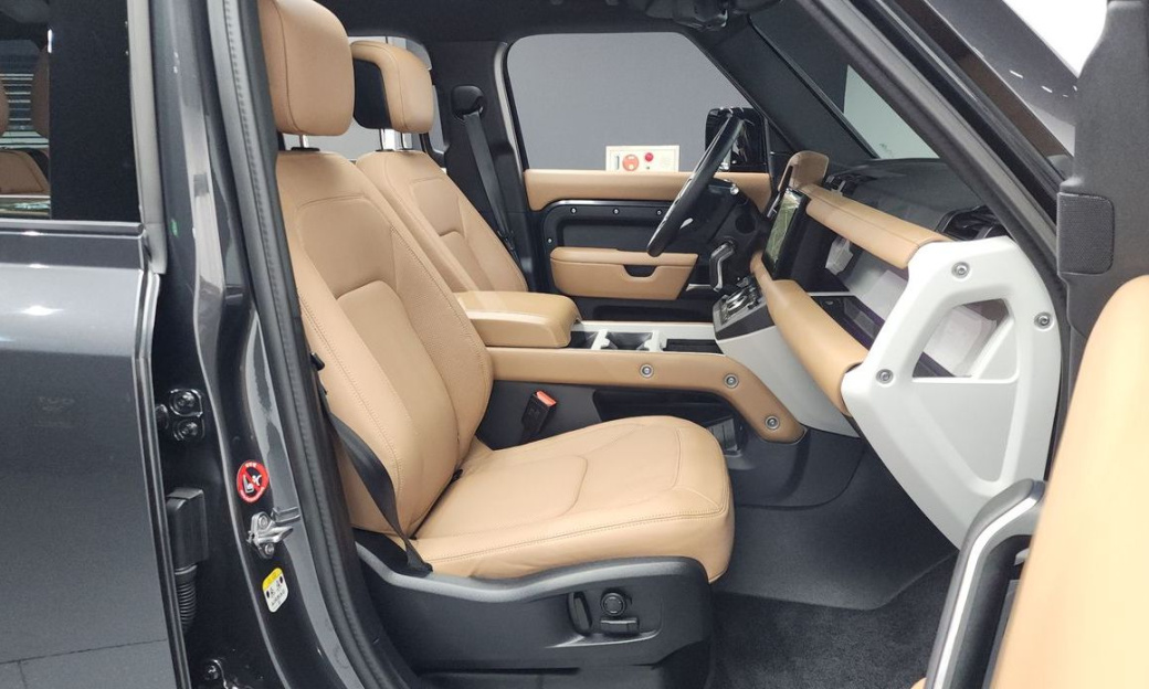 Land Rover Defender 110 P300 X-Dynamic SE, 2025