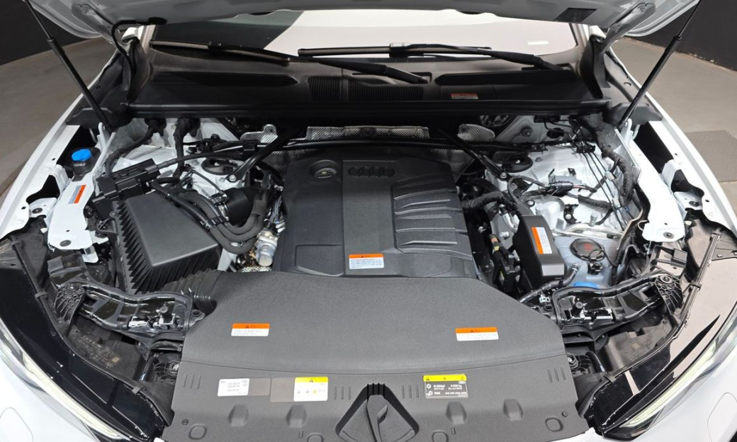Audi Q5 40 TDI Quattro S Line Black Edition, 2025