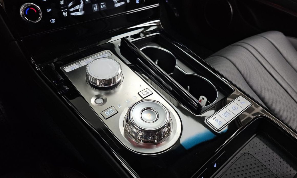 Genesis G80 Gasoline 2.5 Turbo 2WD, 2025