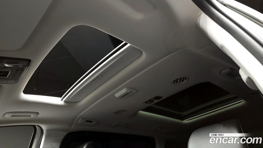 Hyundai Staria 4WD Tourer 11-Seater, 2022