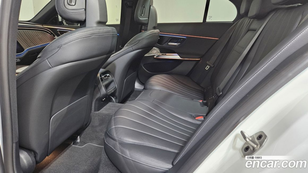 Mercedes-Benz E-Class E300 4MATIC Exclusive, 2024