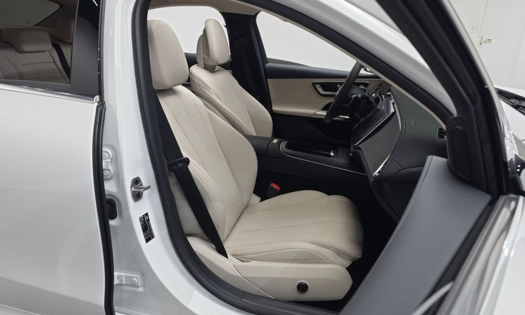 Mercedes-Benz E-Class E200 Avantgarde, 2025