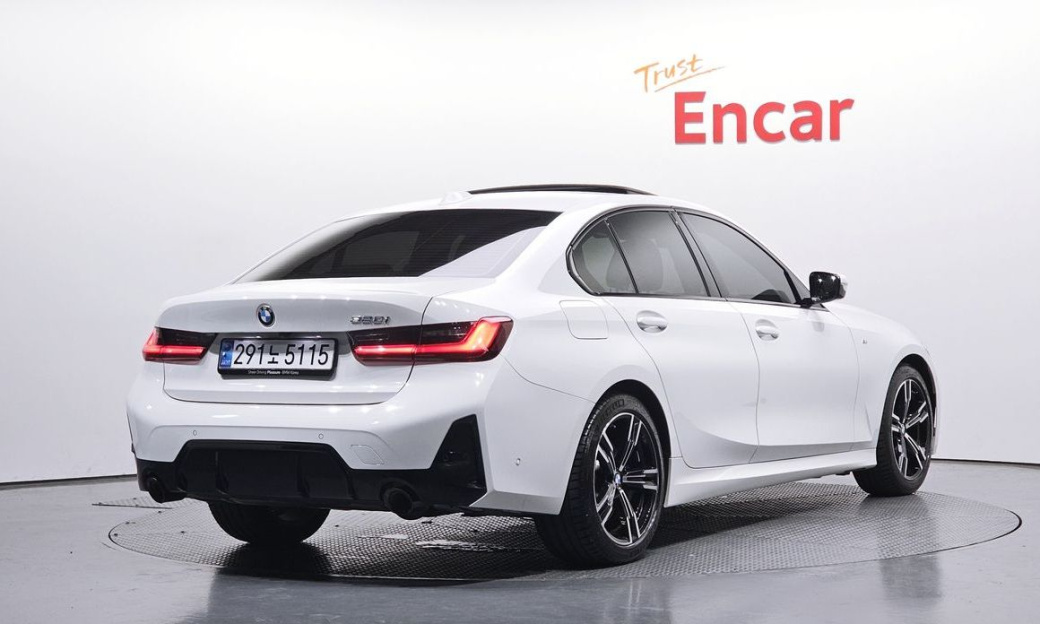 BMW 3-Series 320i M Sport, 2024