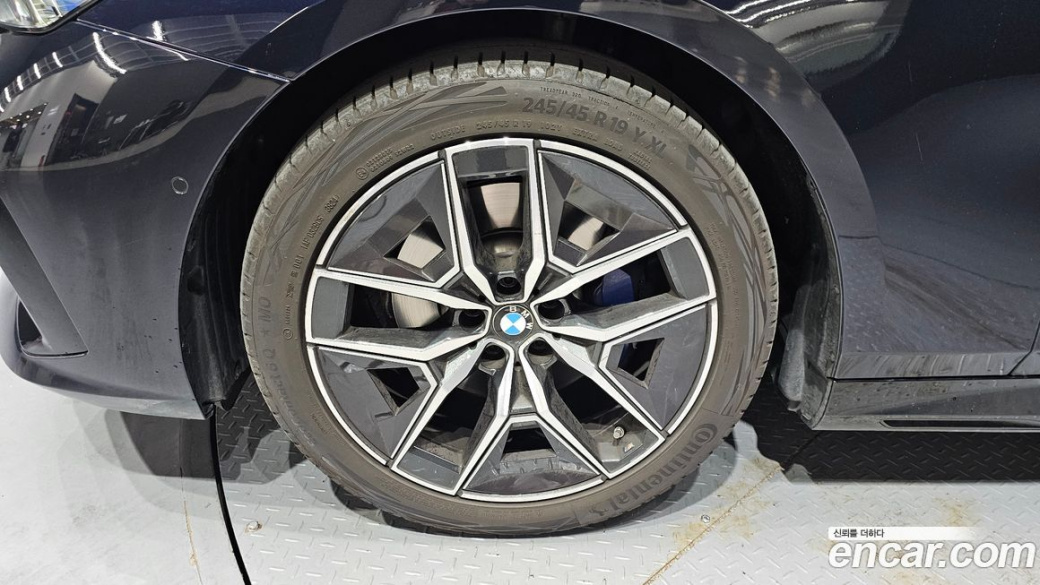 BMW 5-Series 520i M Sport, 2025