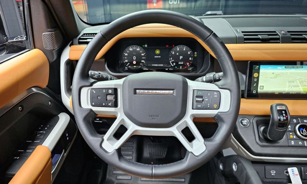 Land Rover Defender 110 P300 X-Dynamic SE, 2024