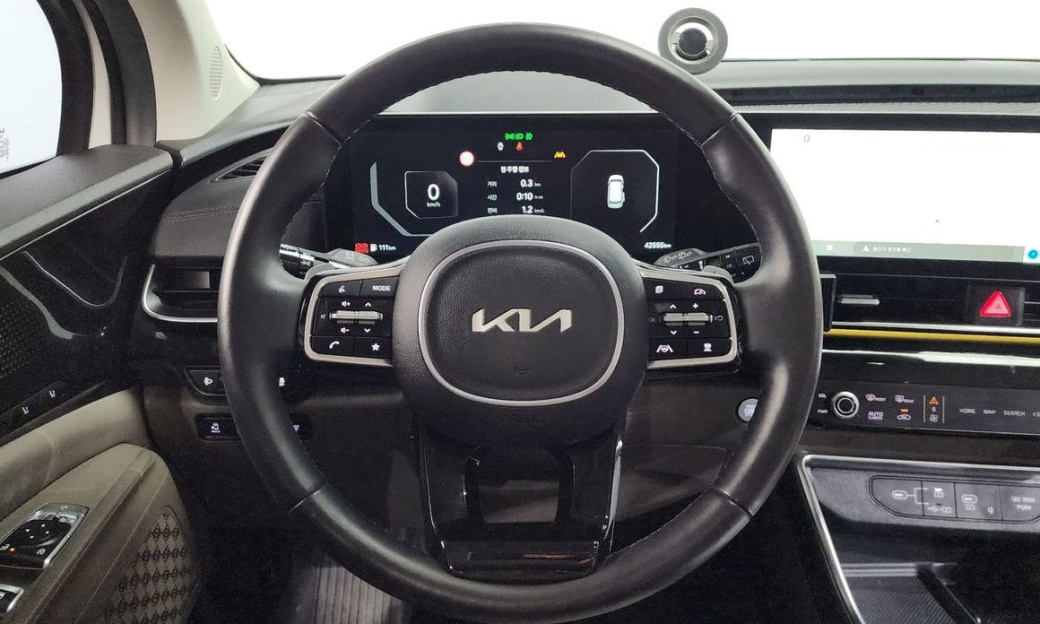 Kia Carnival 9-Seater Signature, 2024