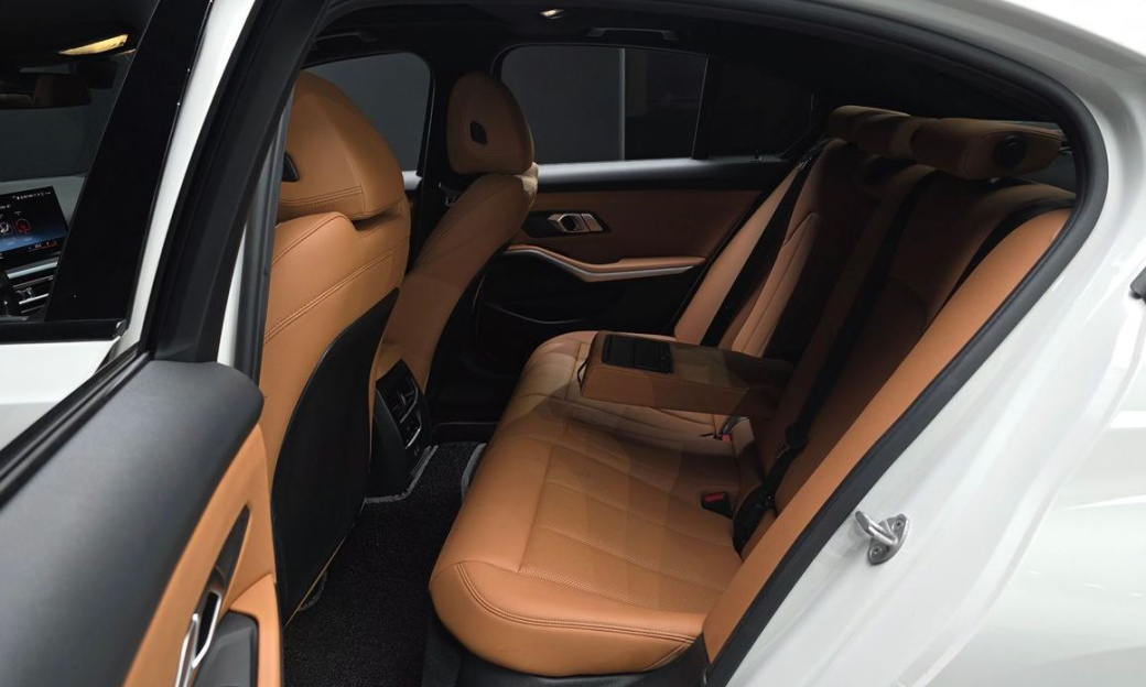 BMW 3-Series 320i, 2024