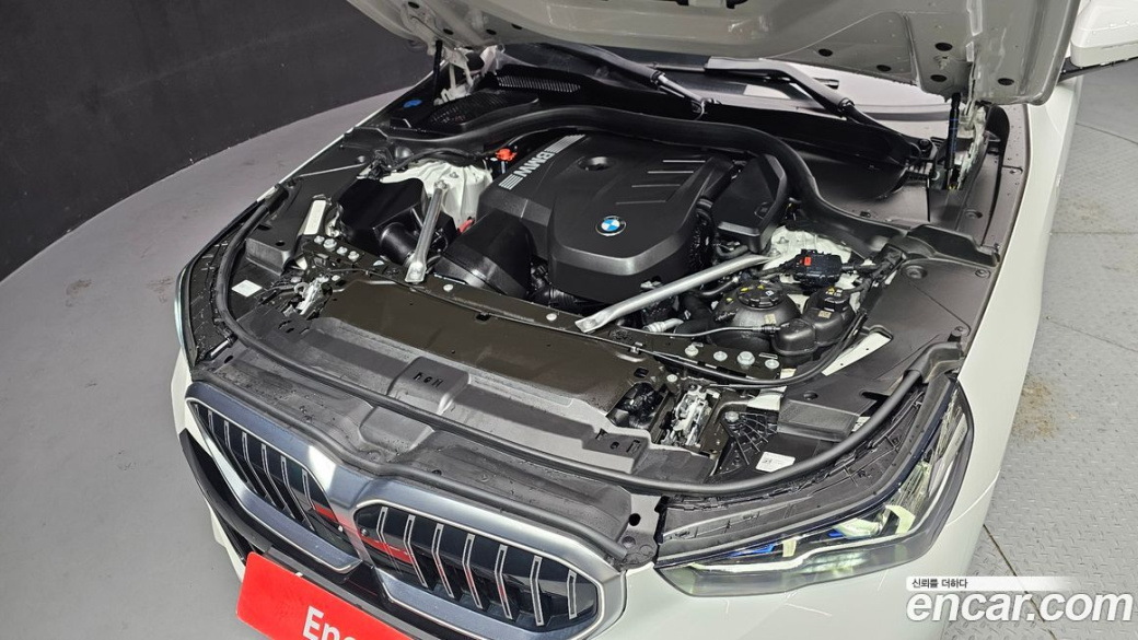 BMW 5-Series 520i M Sport, 2025