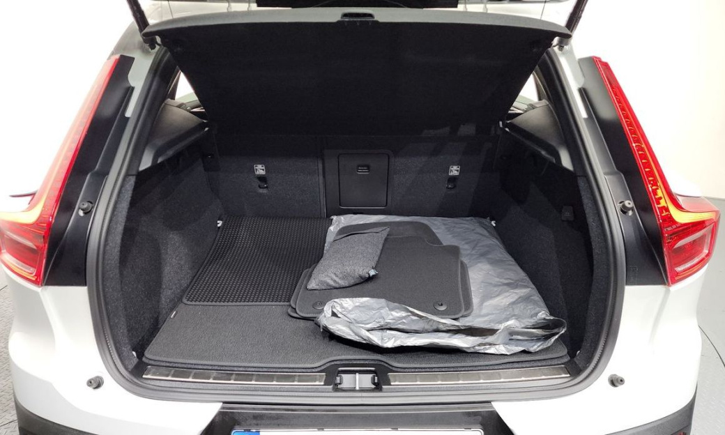 Volvo XC40 B4 Ultra Bright, 2025