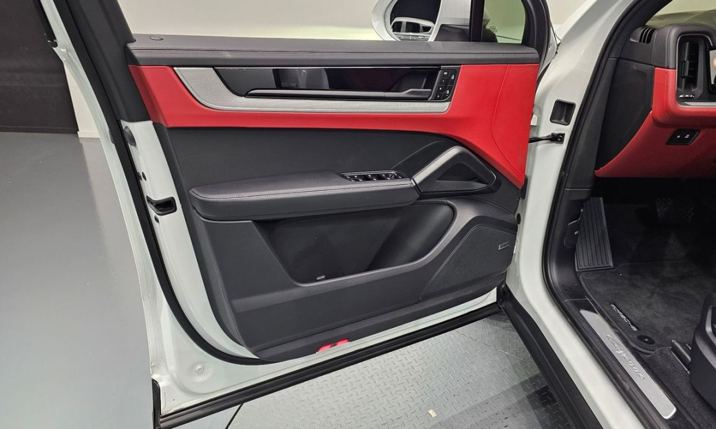 Porsche Cayenne 3.0, 2025