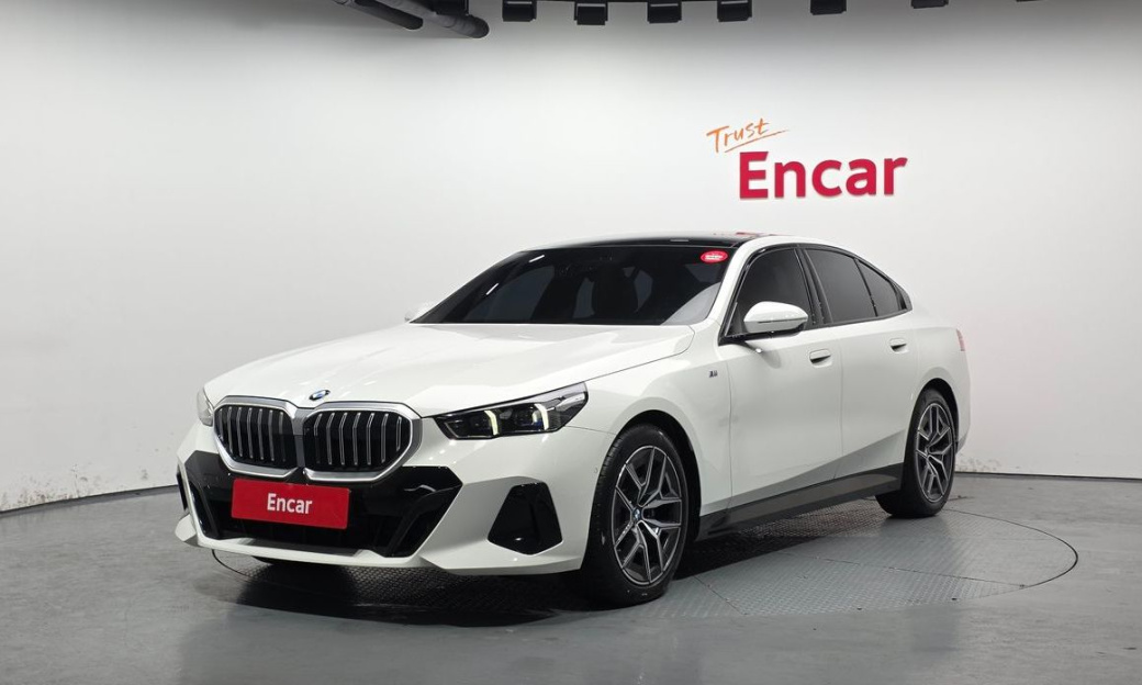 BMW 5-Series 520i M Sport, 2025
