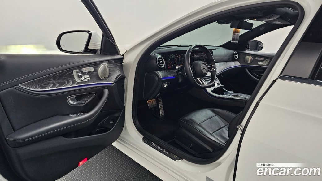 Mercedes-Benz E-Class E350 4MATIC AMG Line, 2022