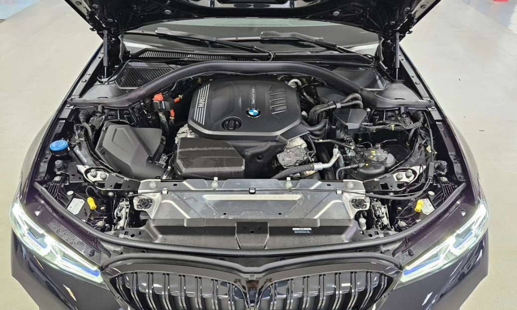 BMW 3-Series 320d Touring M Sport, 2025