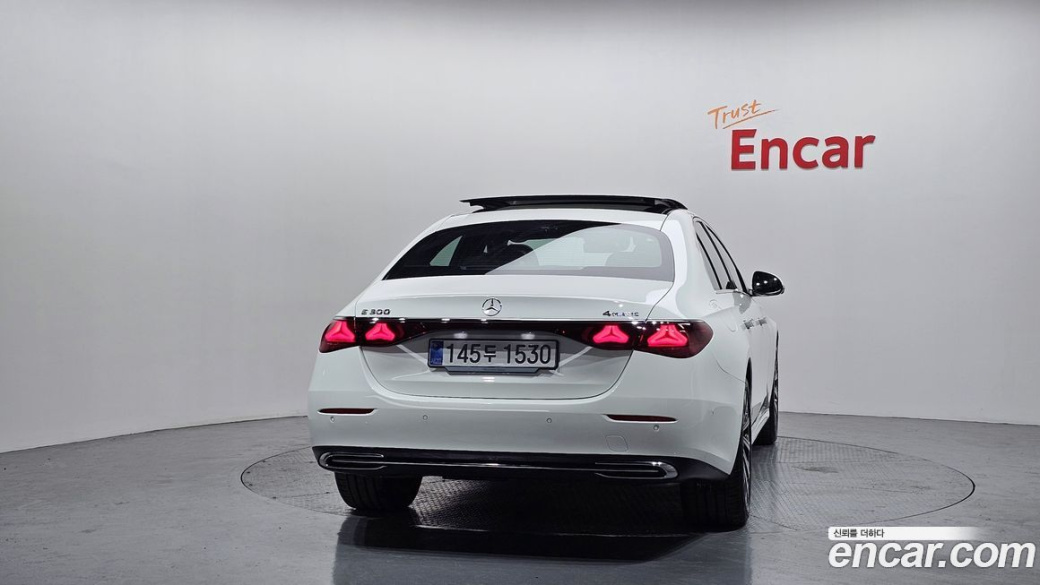 Mercedes-Benz E-Class E300 4MATIC Exclusive, 2025